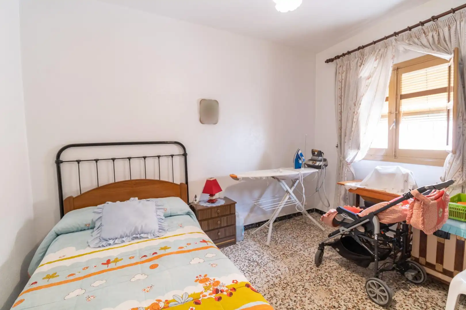 Dormitori de Casa o xalet en venda en Santa Fe de Mondújar amb Jardí privat, Terrassa i Moblat