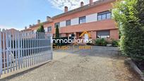 Vista exterior de Casa adosada en venda en Cirueña amb Calefacció, Jardí privat i Terrassa