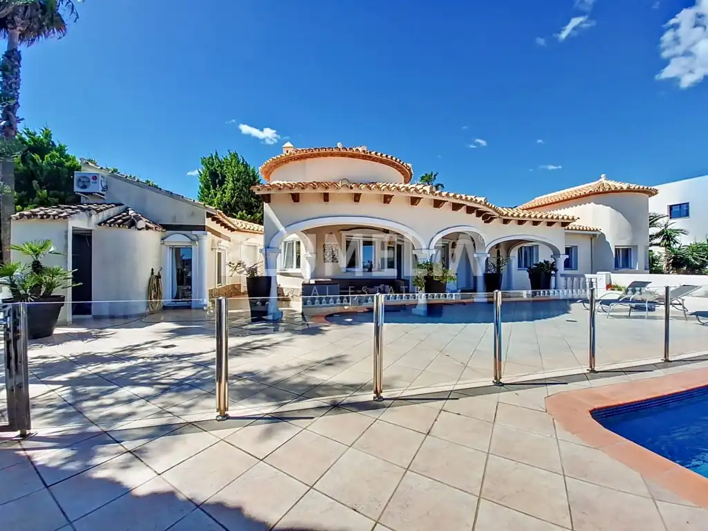 Casa con piscina in vendita a Partida Alqueria Ferrando
