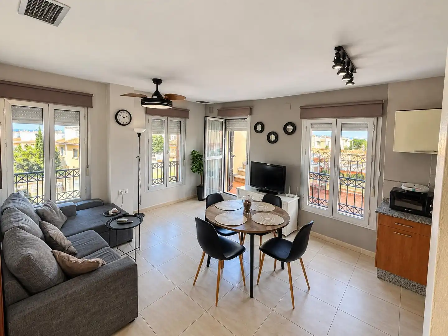 Sala d'estar de Àtic en venda en Puerto Real amb Terrassa i Moblat