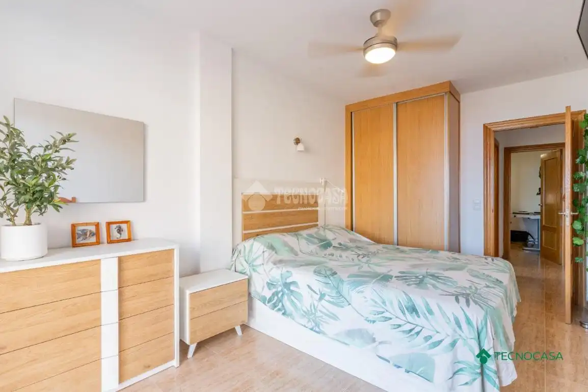 Dormitori de Pis en venda en Roquetas de Mar amb Parquet i Terrassa