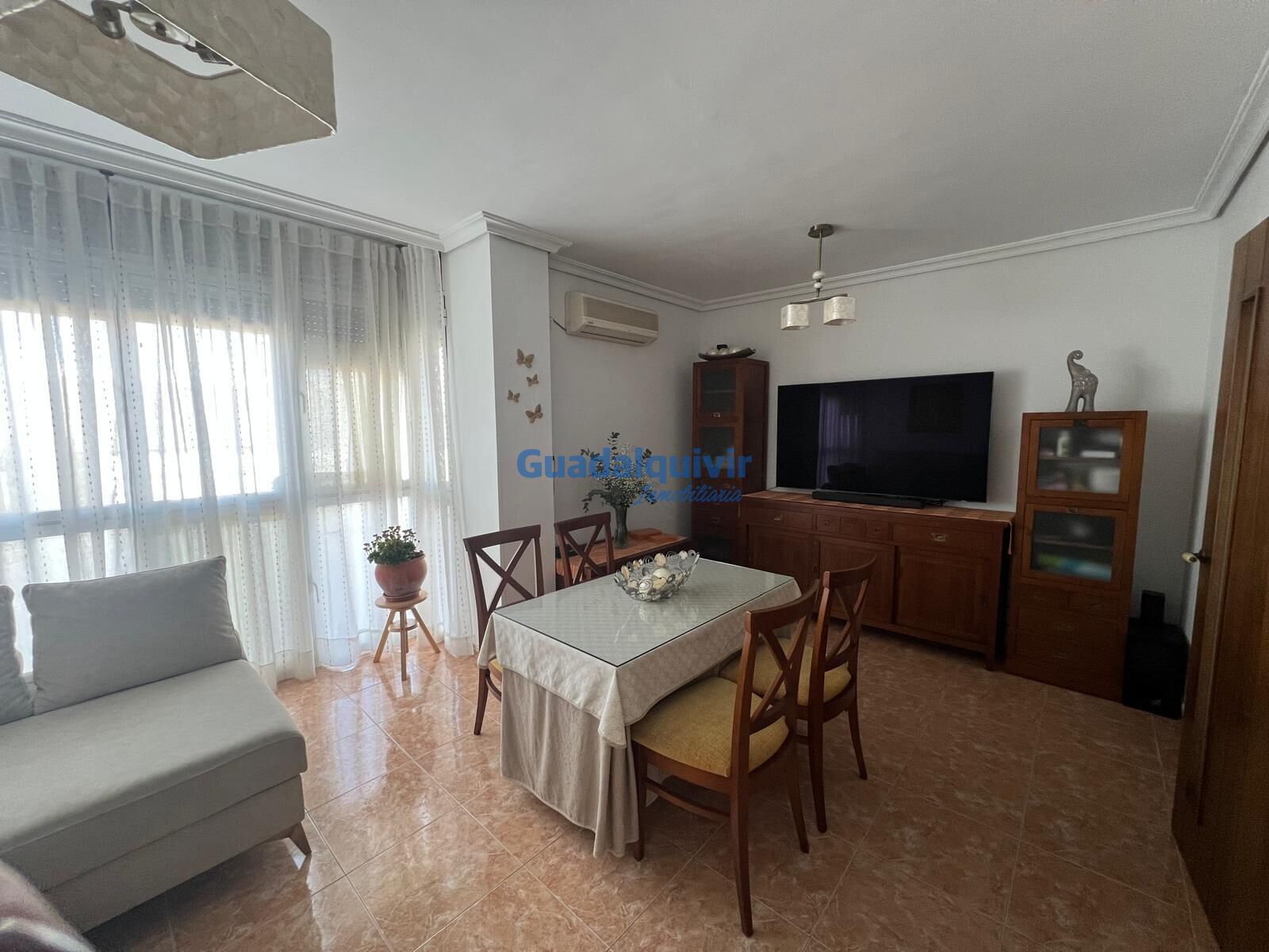 Sala d'estar de Pis en venda en Dos Hermanas amb Aire condicionat i Traster