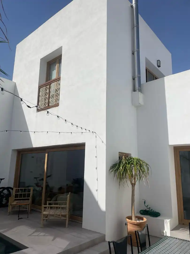 Vista exterior de Casa adosada en venda en Tarifa amb Jardí privat, Terrassa i Piscina
