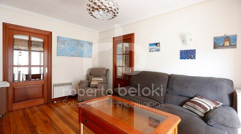 Tres habitaciones, dos balcones y vistas despejadas en Deba, imatge 4