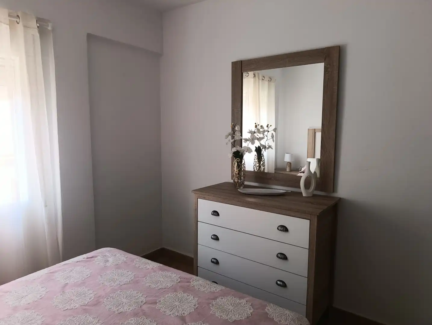 Habitación de Piso de alquiler en Dos Hermanas con Aire acondicionado, Trastero y Amueblado