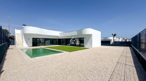Para escriturar en julioUbicada en el prestigioso entorno de Ciudad Quesada, esta vivienda ofrece un estilo de vida tranquilo, cóm