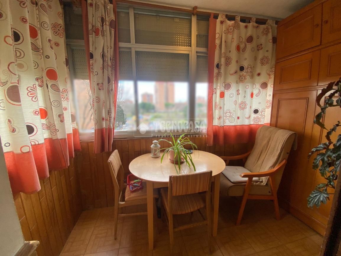 Dining room of Flat for sale in  Madrid Capital  with Air Conditioner, Heating and Parquet flooring