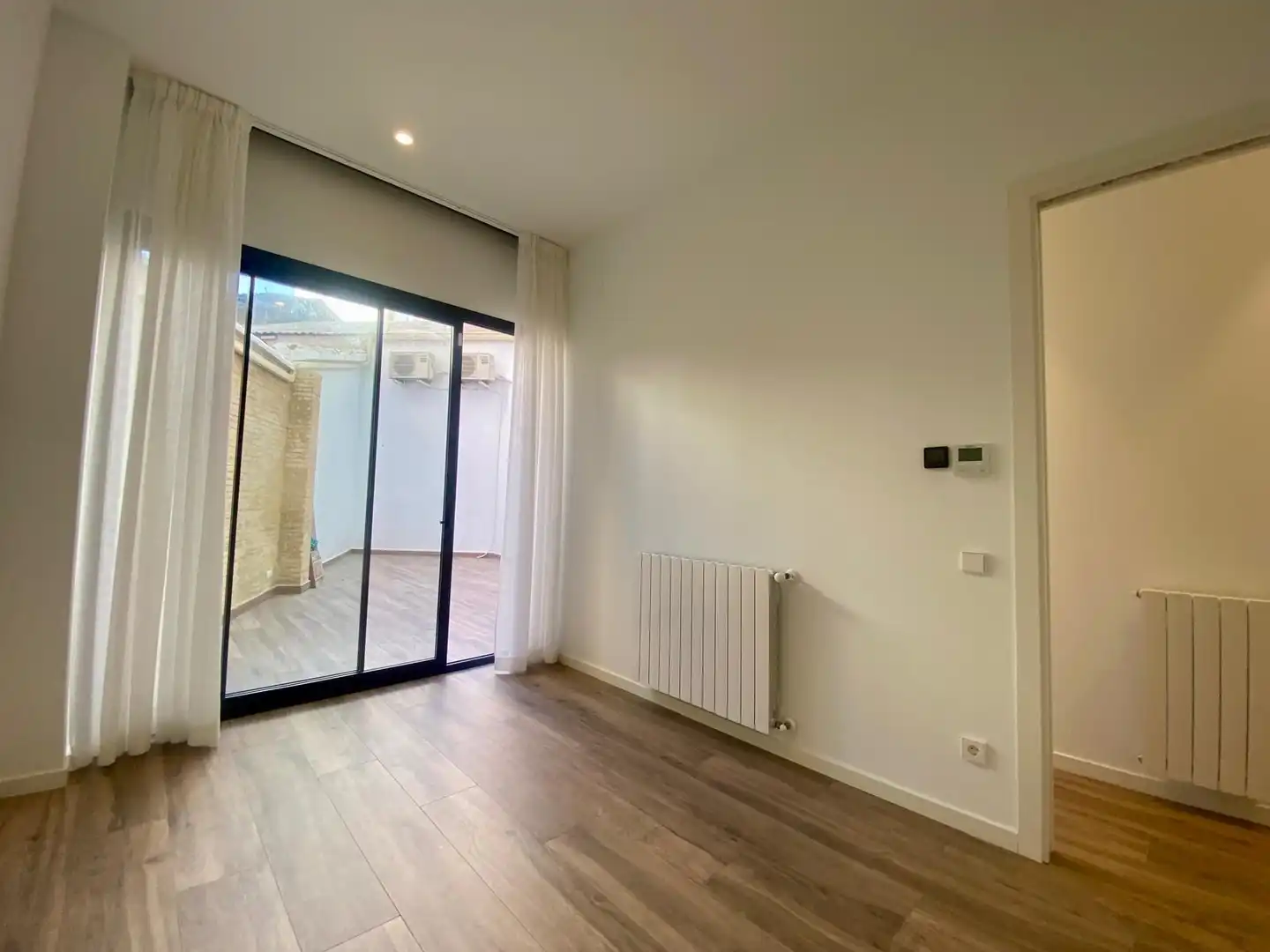 Erdgeschoss zum Verkauf in Valencia mit Klimaanlage, Heizung und Terrasse