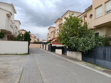 Casa a schiera con balcone in vendita a Calle Gardenia 3