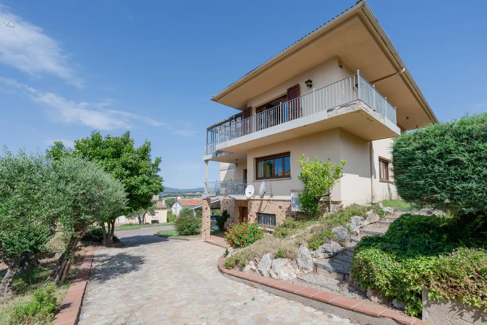 Vista exterior de Casa o chalet en venta en La Bisbal d'Empordà con Calefacción, Jardín privado y Terraza