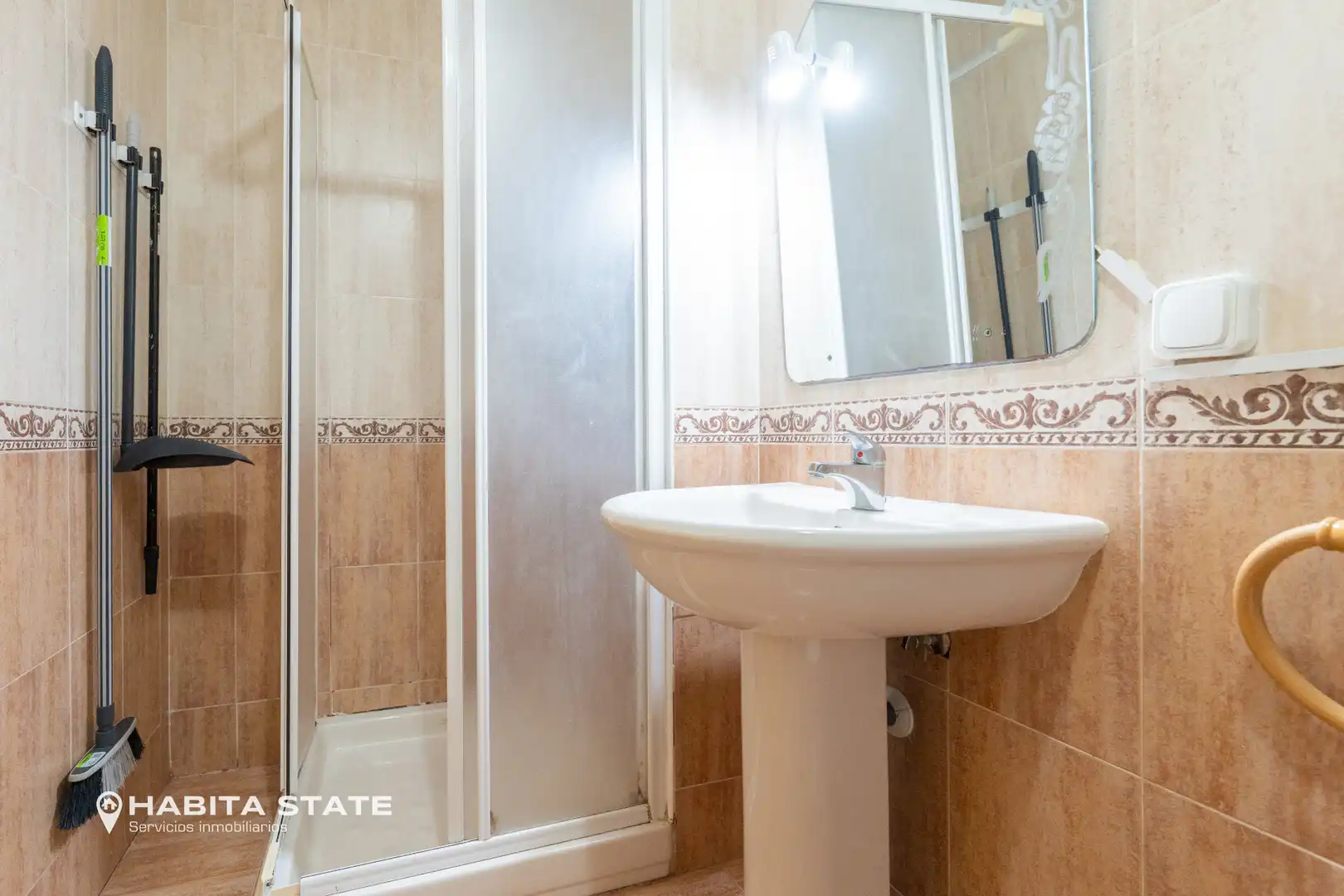 Baño de Piso en venta en Roquetas de Mar con Aire acondicionado, Amueblado y Balcón