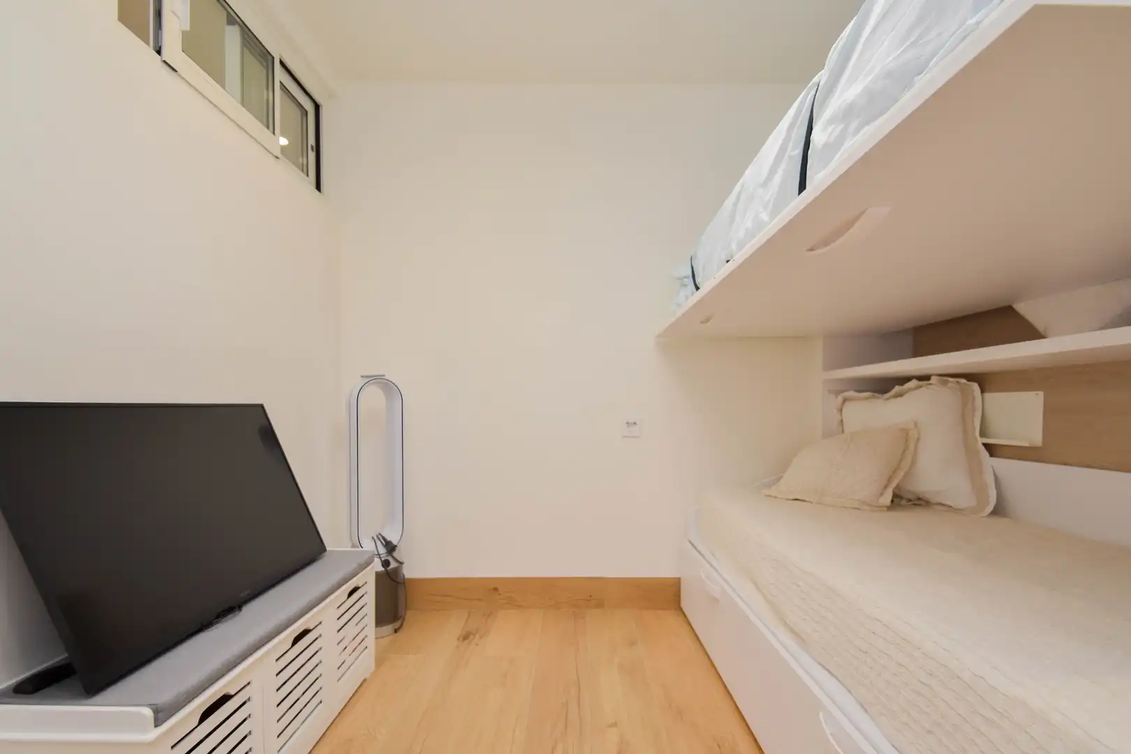 Bedroom of Flat for sale in Almuñécar  with Parquet flooring, Terrace and Furnished
