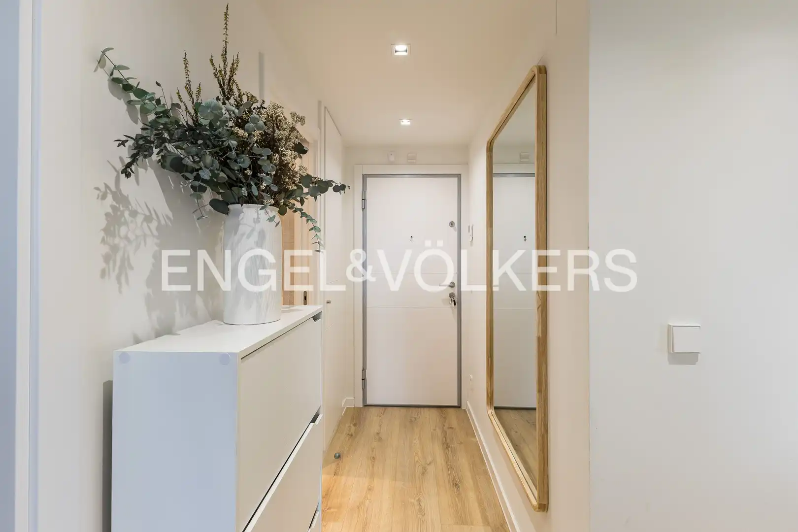 Wohnung zum Verkauf in Madrid mit Klimaanlage, Heizung und Privatgarten