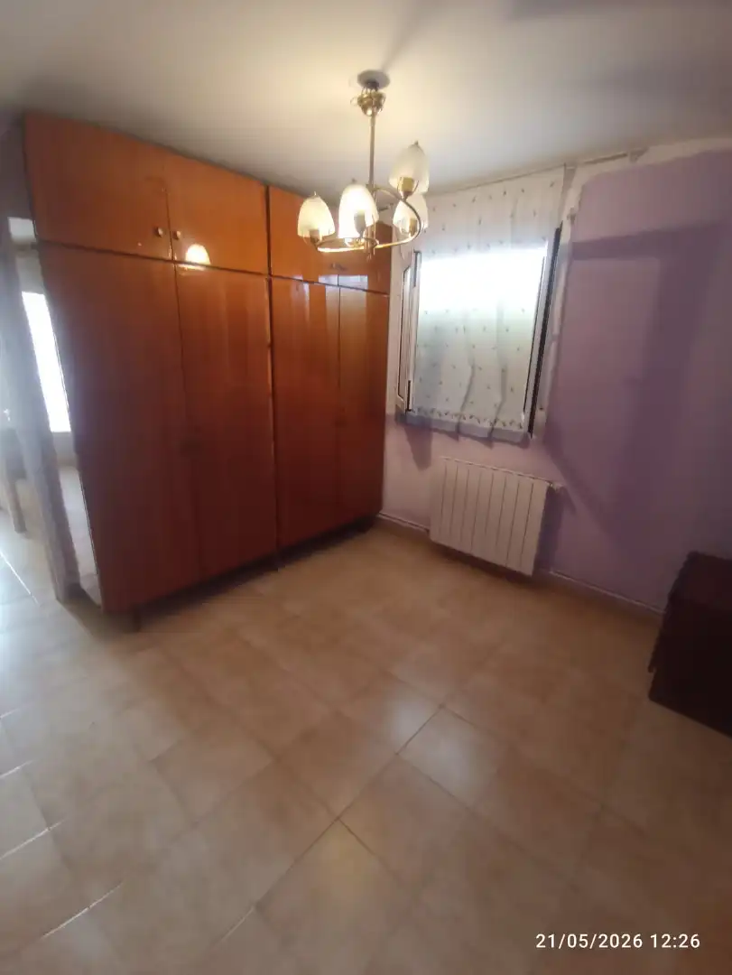 Schlafzimmer von Wohnung zum Verkauf in Berga mit Heizung, Waschmaschine und Balkon