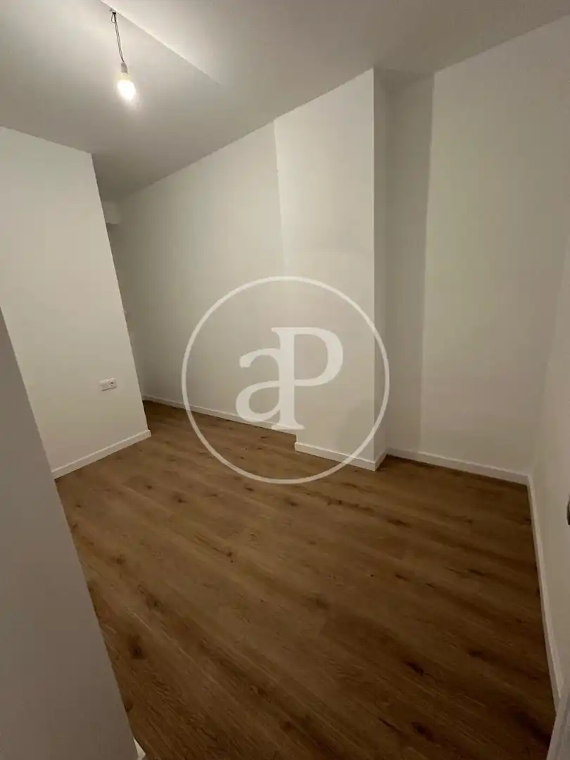 Wohnung zur Miete in Valencia mit Klimaanlage, Heizung und Terrasse