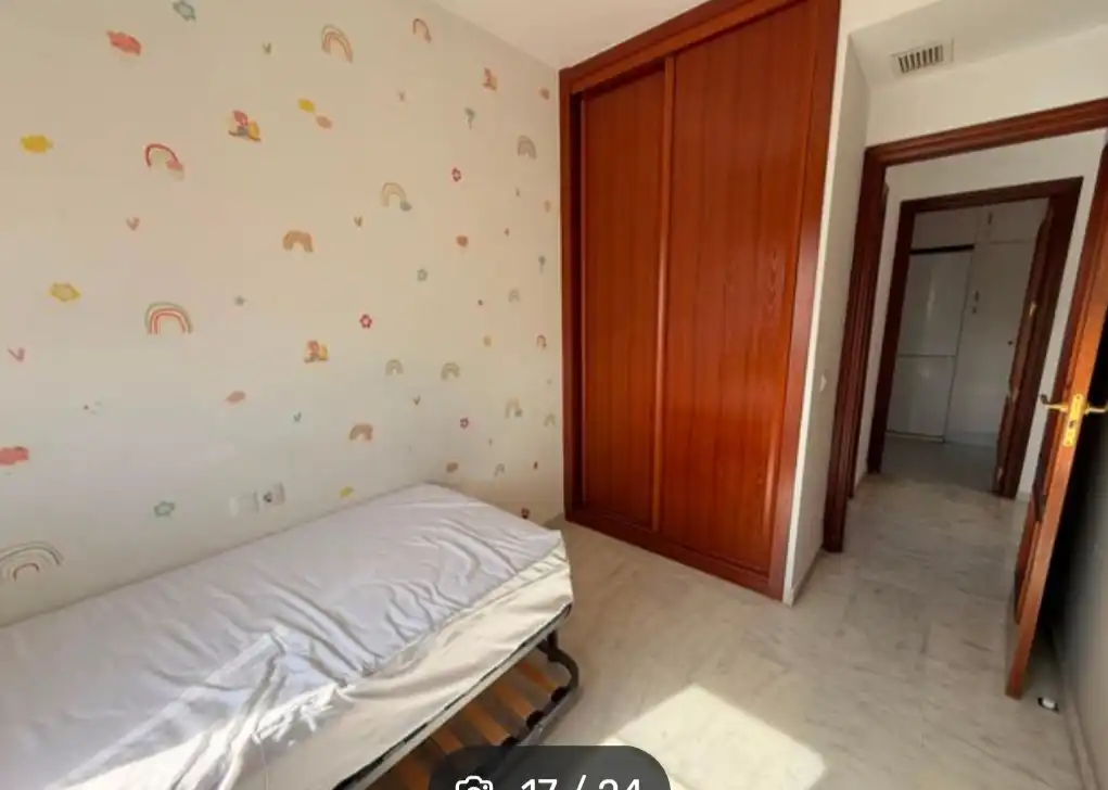 Habitación de Piso en venta en Sevilla con Aire acondicionado, Jardín privado y Terraza