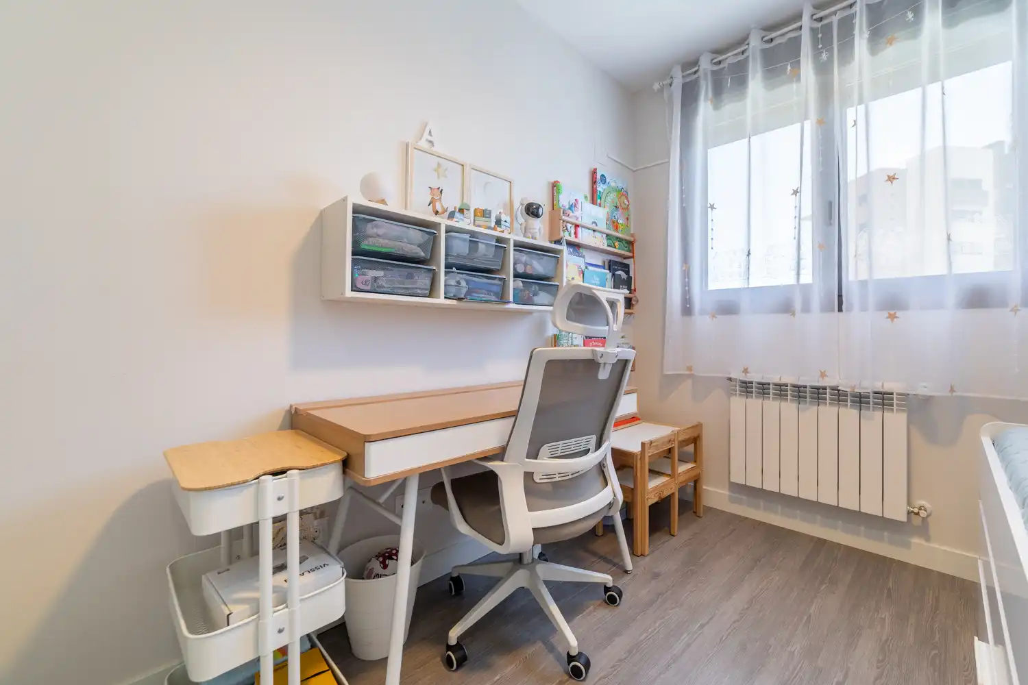 Bedroom of Flat for sale in Tres Cantos  with Air Conditioner, Heating and Private garden