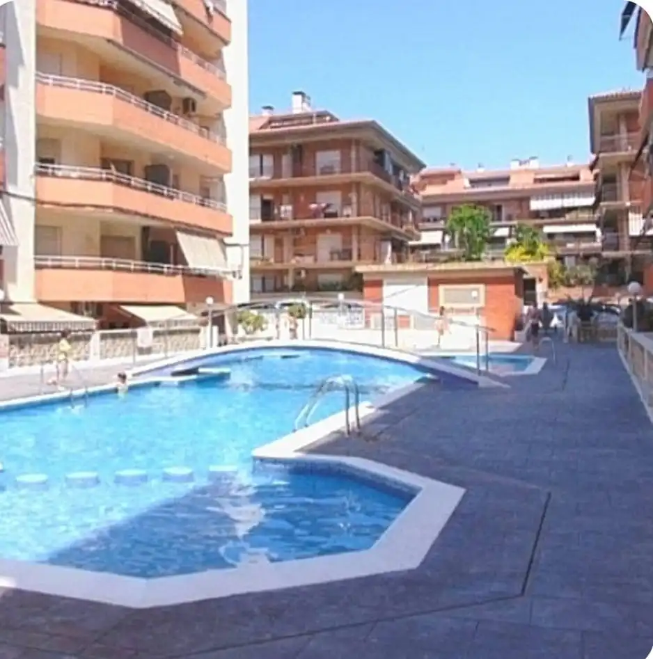 Schwimmbecken von Wohnung zum Verkauf in Pineda de Mar mit Klimaanlage, Heizung und Parkett