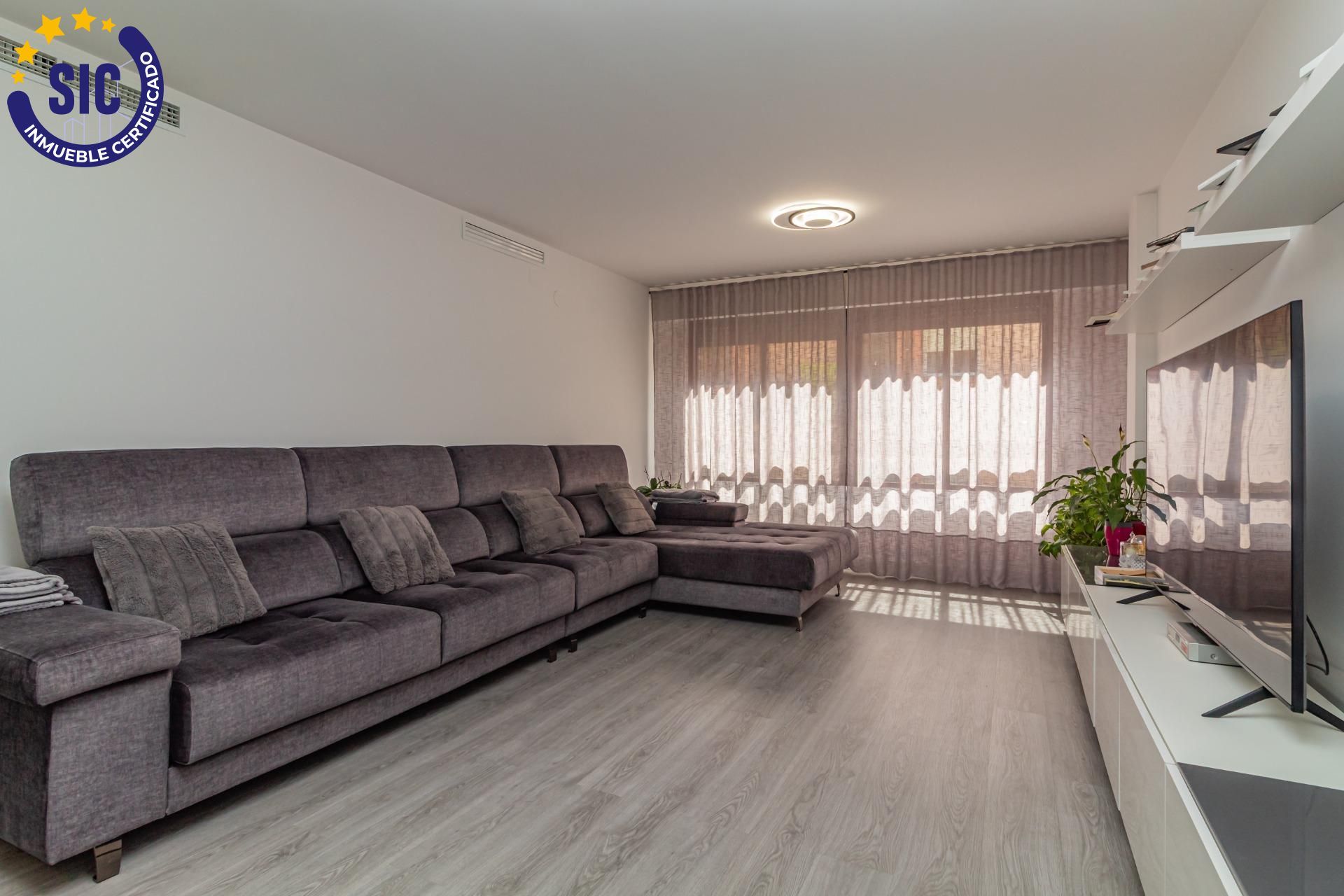 Living room of Flat for sale in Castellón de la Plana / Castelló de la Plana  with Air Conditioner, Storage room and Furnished