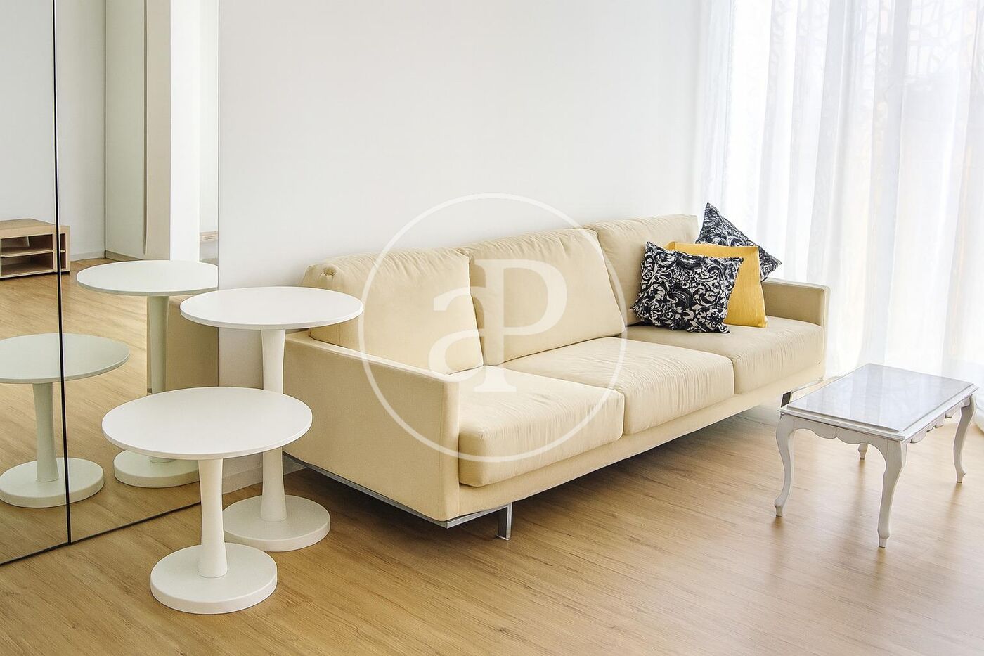 Living room of Flat to rent in  Valencia Capital  with Air Conditioner, Furnished and Balcony