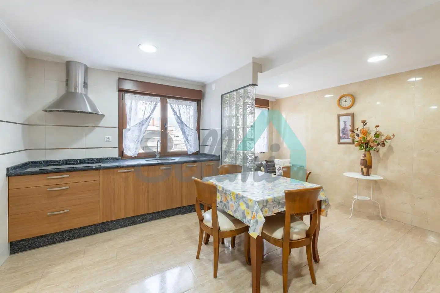 Cuina de Pis per a compartir en Oviedo  amb Calefacció, Parquet i Terrassa