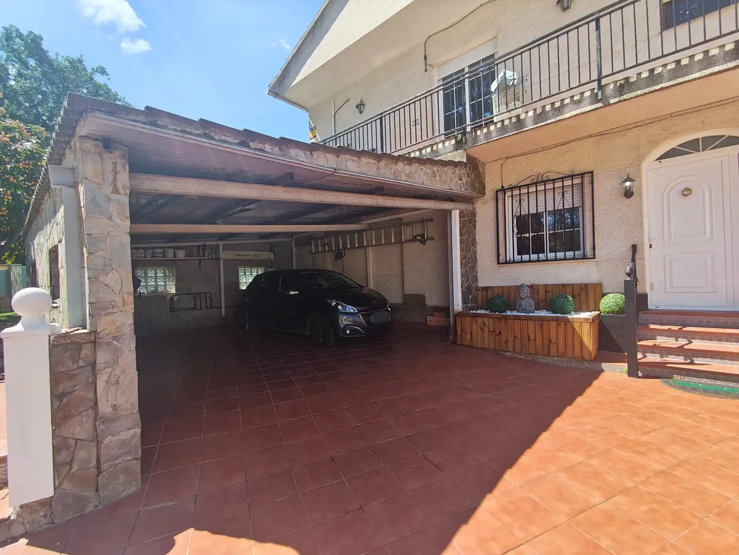 Parking de Casa o chalet en venta en Sant Esteve Sesrovires con Aire acondicionado, Calefacción y Jardín privado