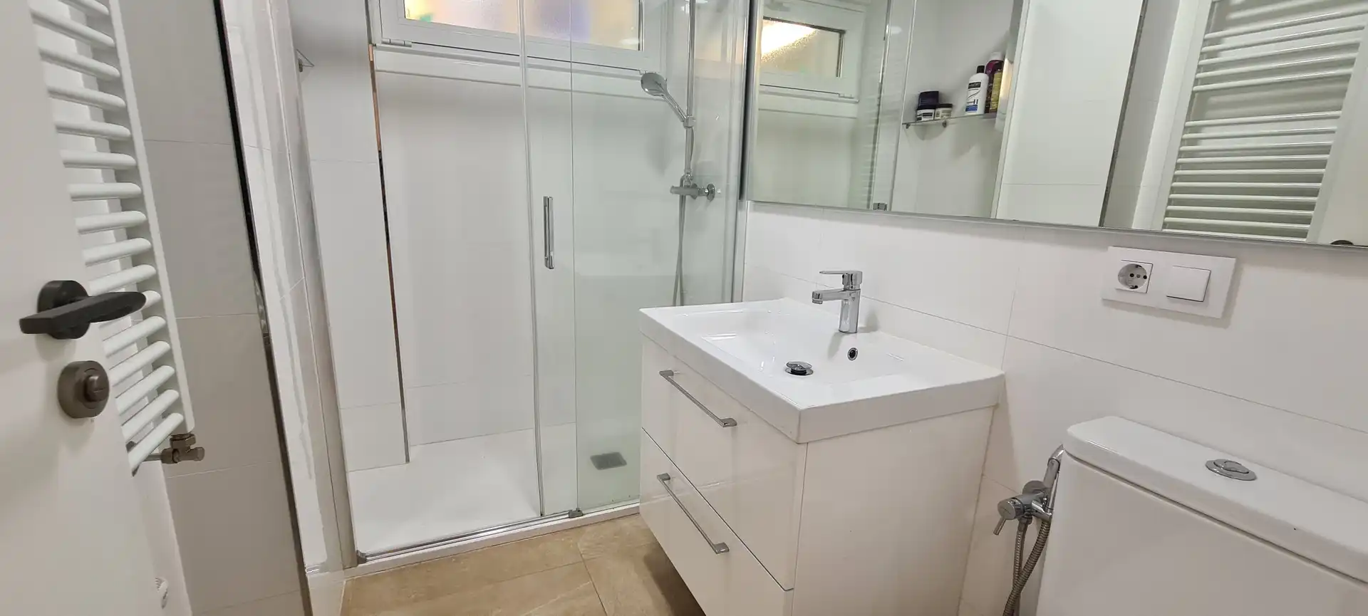 Baño de Piso de alquiler en Vigo  con Calefacción, Parquet y Amueblado