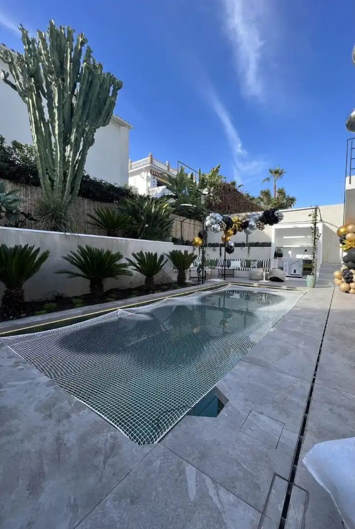 Piscina de Casa o chalet de alquiler en Marbella con Aire acondicionado, Jardín privado y Terraza