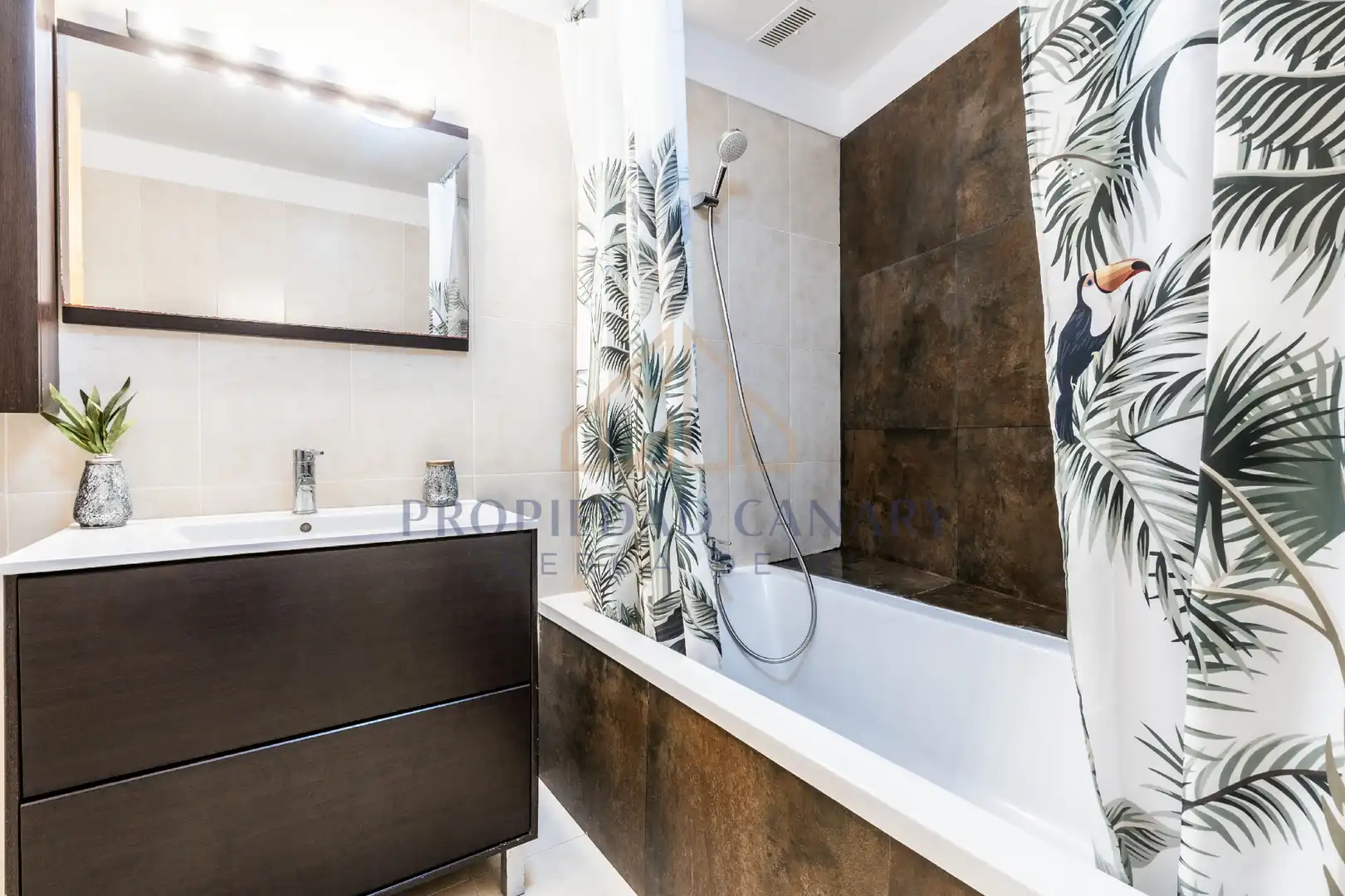 Bathroom of Flat for rent in La Victoria de Acentejo  with Storage room, Furnished and Oven