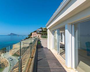 Vista exterior de Àtic de lloguer en Altea amb Aire condicionat, Calefacció i Jardí privat