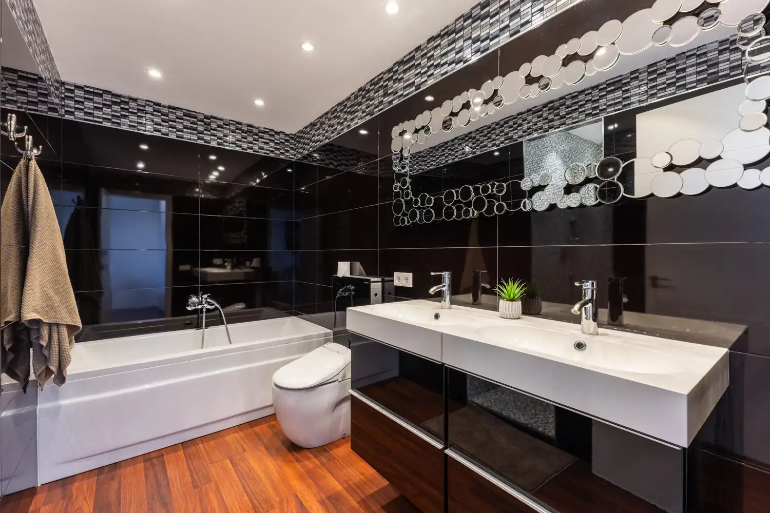 Bathroom of Attic for rent in Valencia  with Air Conditioner, Heating and Parquet flooring