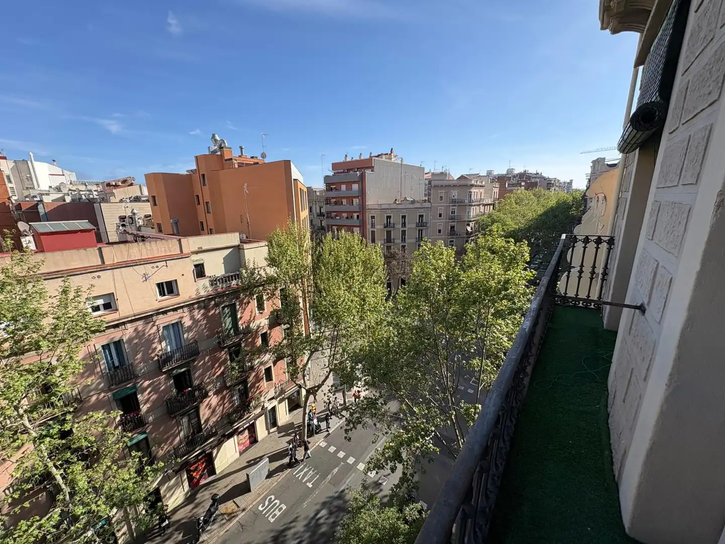 Vista exterior de Piso en venta en Barcelona con Amueblado, Lavadora y Microondas