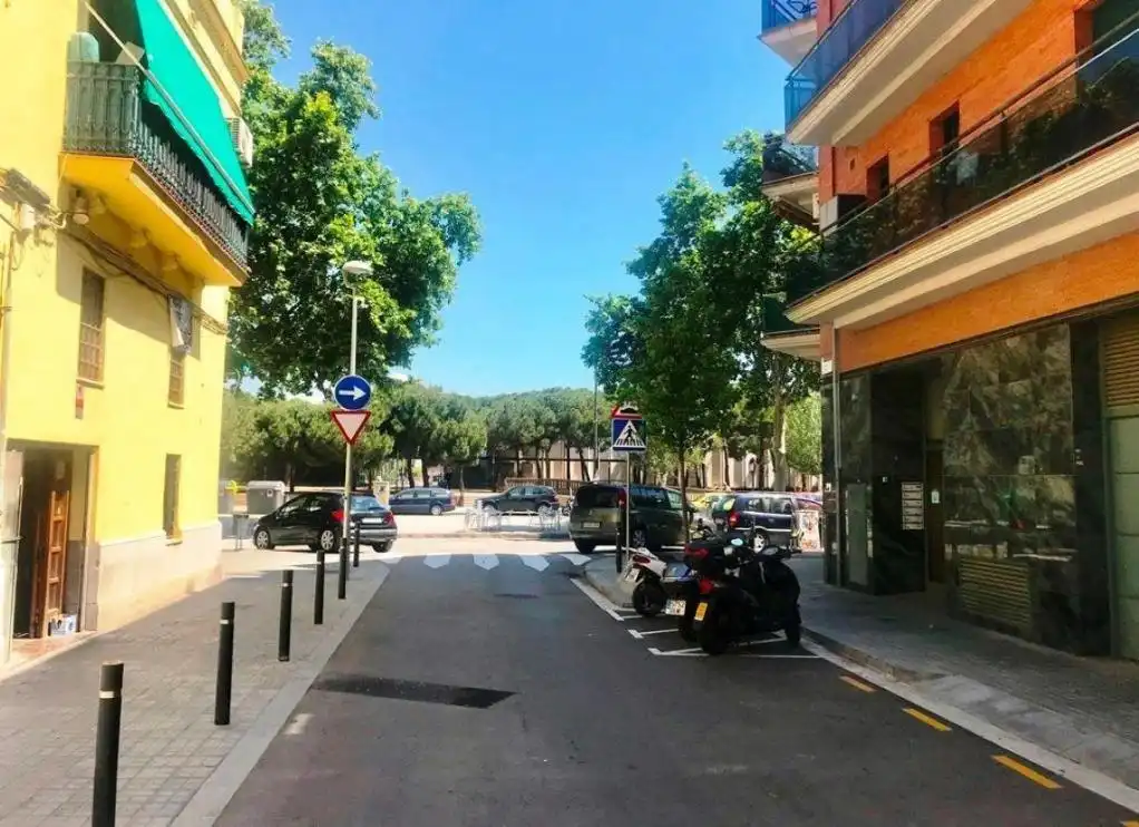 Vista exterior de Garatge en venda en Sant Adrià de Besòs