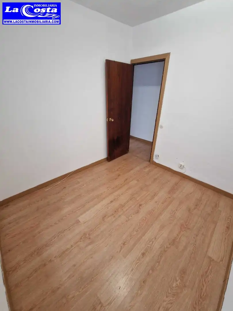 Bedroom of Flat for sale in Santander  with Parquet flooring, Oven and Washing machine