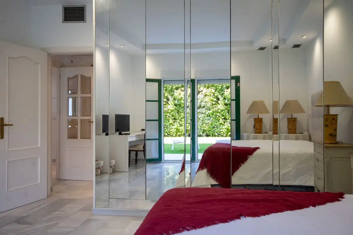 Habitación de Piso de alquiler en Marbella con Aire acondicionado, Calefacción y Amueblado