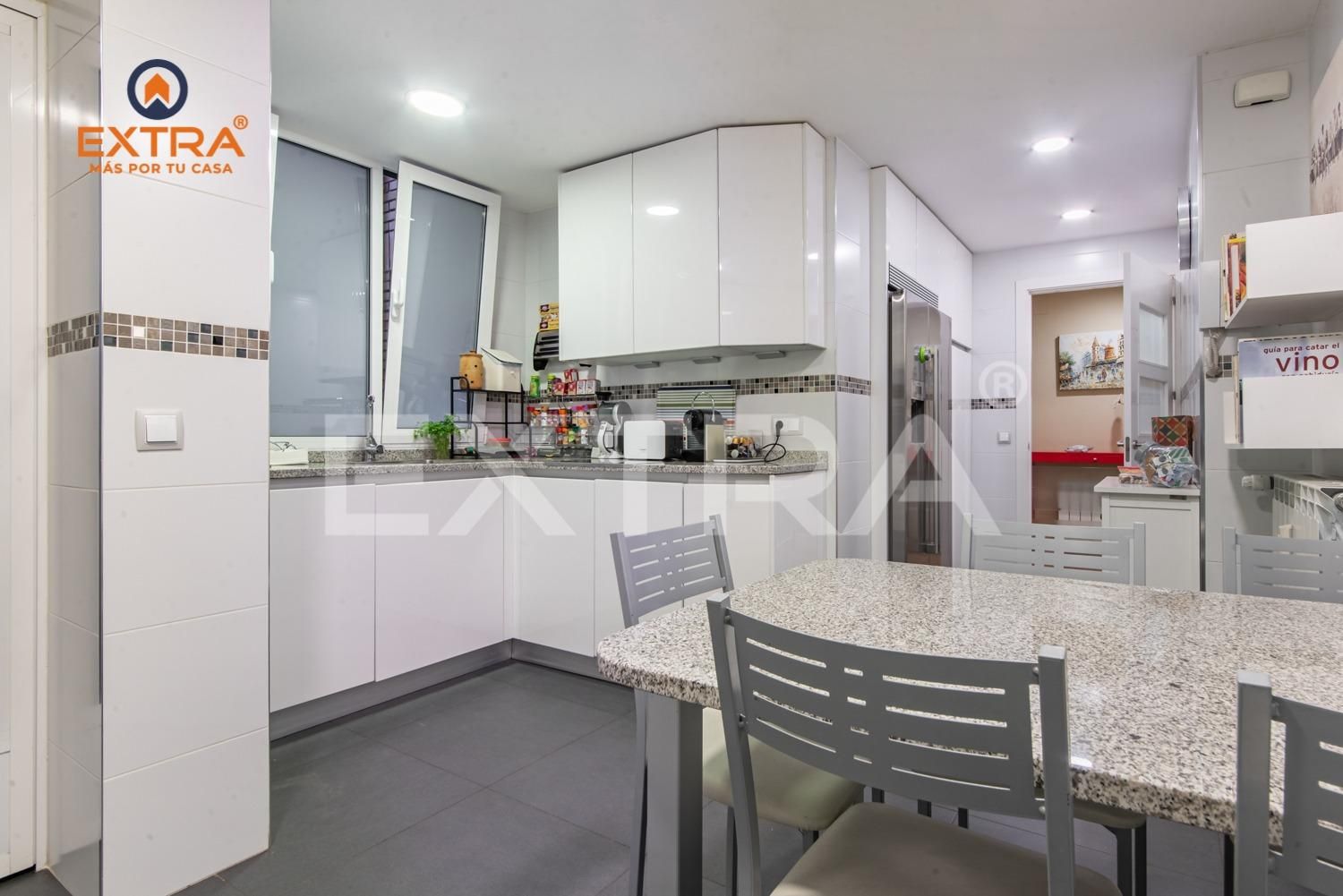 Kitchen of Flat for sale in  Madrid Capital  with Heating, Private garden and Storage room