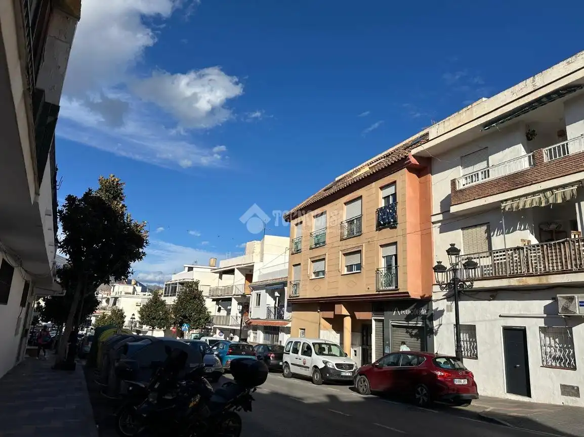 Vista exterior de Local en venda en Fuengirola amb Aire condicionat i Moblat