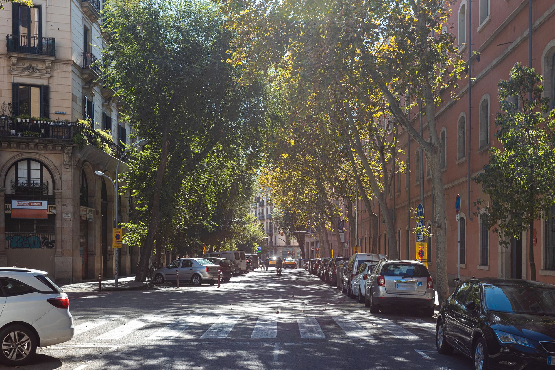 Exterior view of Flat for sale in  Barcelona Capital  with Parquet flooring, Washing machine and Alarm
