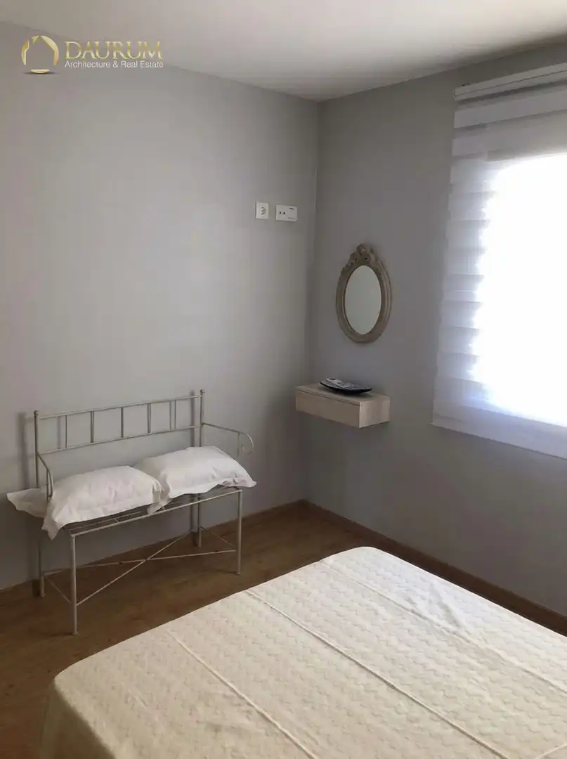 Bedroom of Flat for sale in Casc Urbà