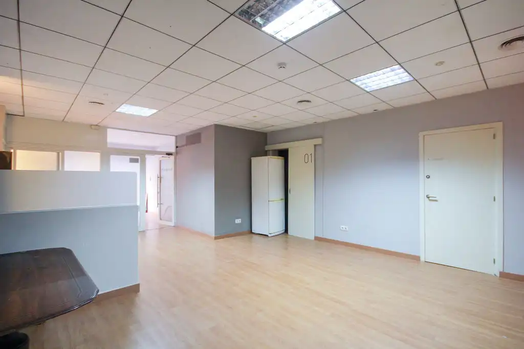 Business premises for sale in C/ Joan Llaverias, imagen 3