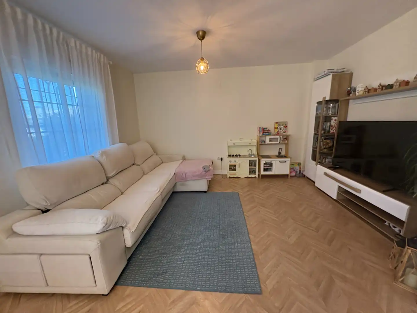 Living room of Houses for sale in El Viso de San Juan  with Air Conditioner, Private garden and Parquet flooring