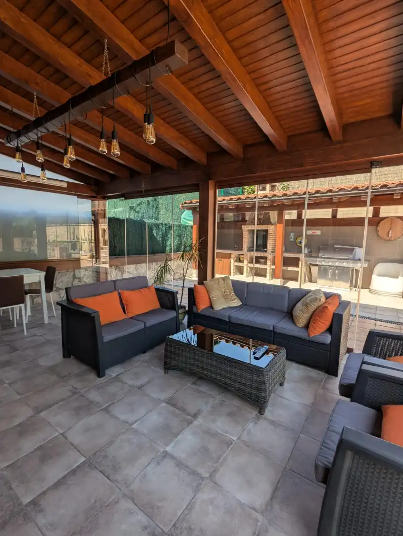 Terrasse von Einfamilien-Reihenhaus zum Verkauf in Amorebieta-Etxano mit Privatgarten, Terrasse und Balkon
