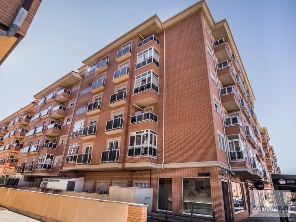 Exterior view of Flat to rent in Ávila Capital  with Terrace, Swimming Pool and Furnished