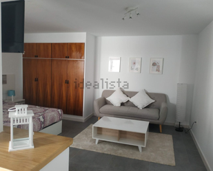 Dormitori de Estudi de lloguer en  Sevilla Capital amb Aire condicionat, Terrassa i Moblat