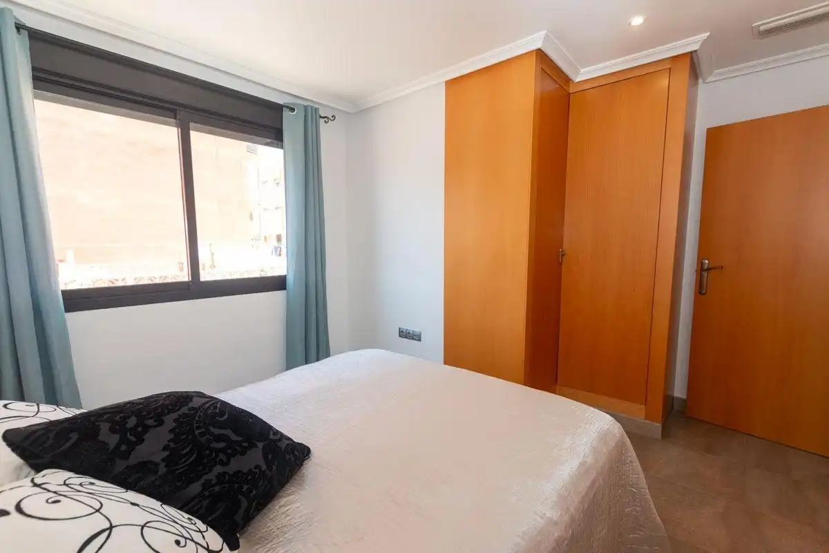 Habitación de Apartamento en venta en Torrevieja con Terraza y Balcón