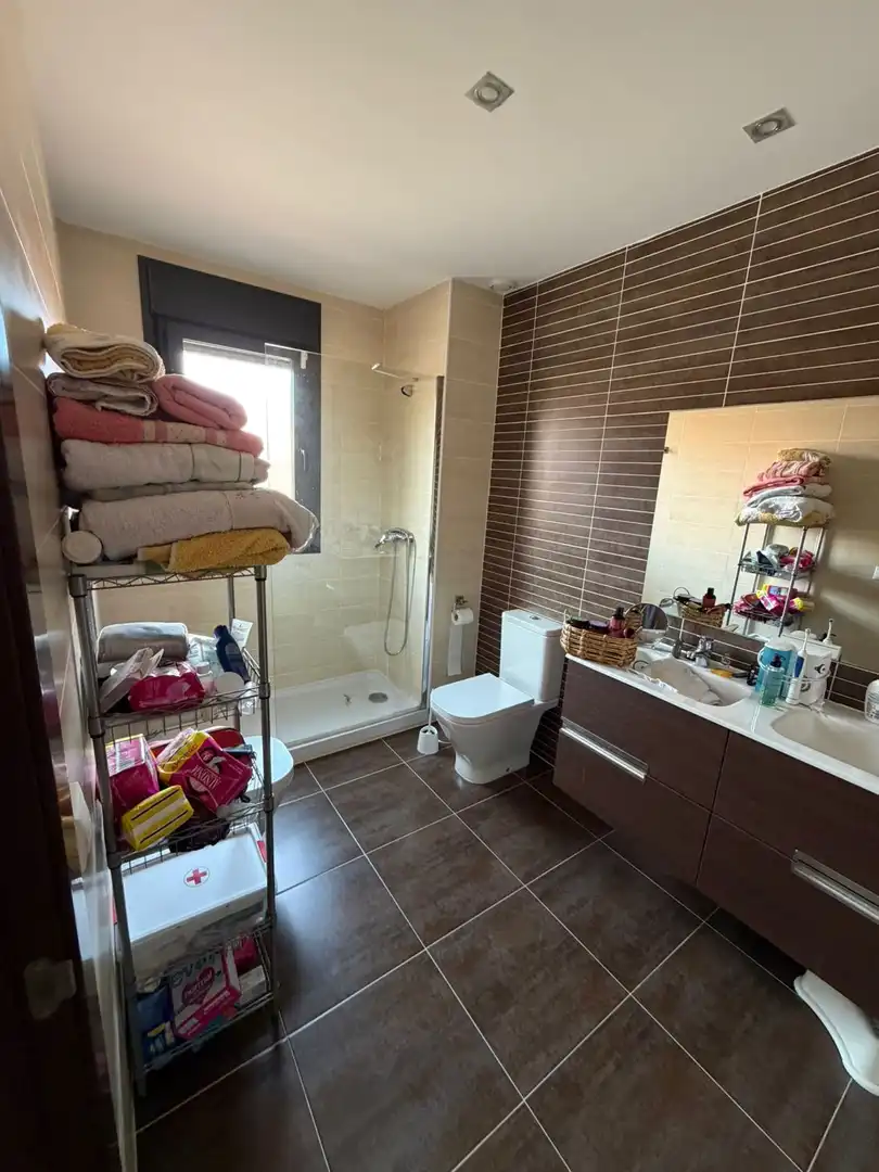Badezimmer von Haus oder Chalet zum Verkauf in Meco mit Klimaanlage, Heizung und Terrasse