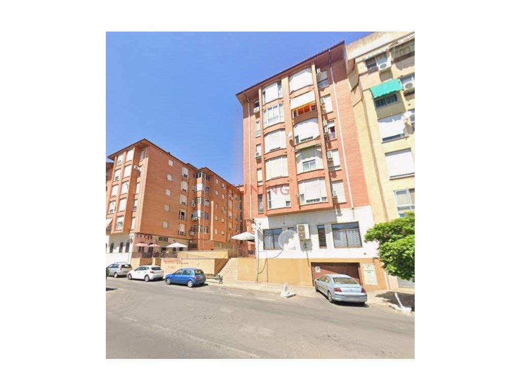 Exterior view of Garage for sale in Cáceres Capital