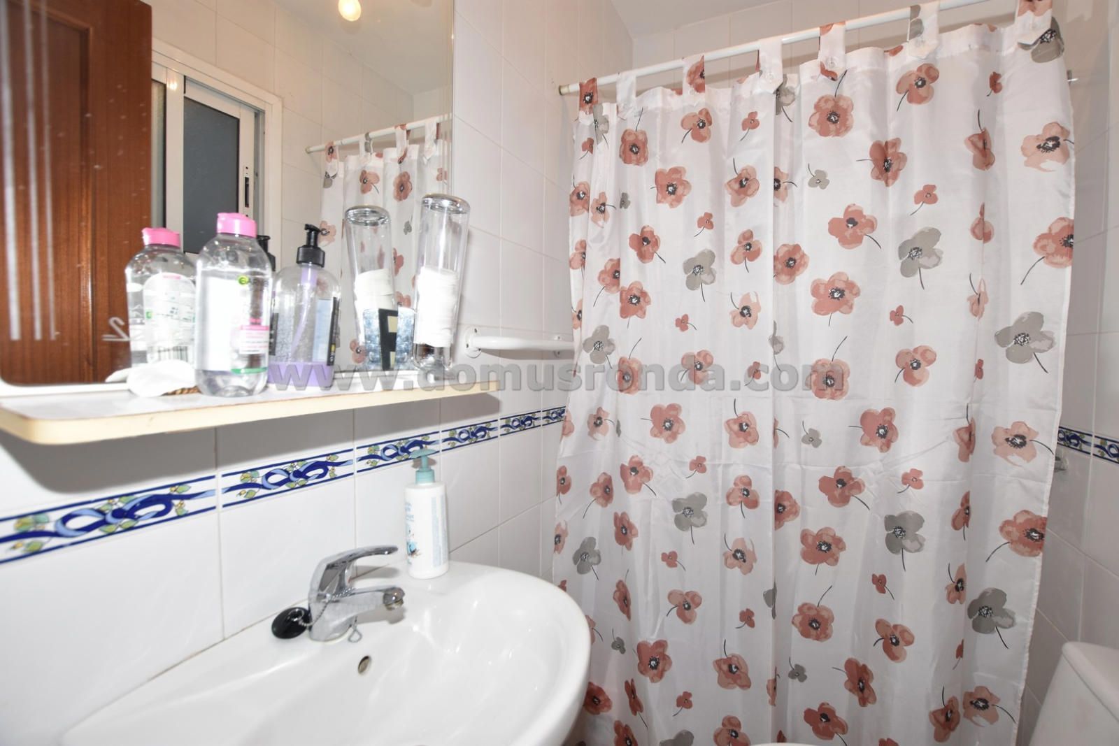 Bany de Pis en venda en Ronda amb Aire condicionat i Terrassa