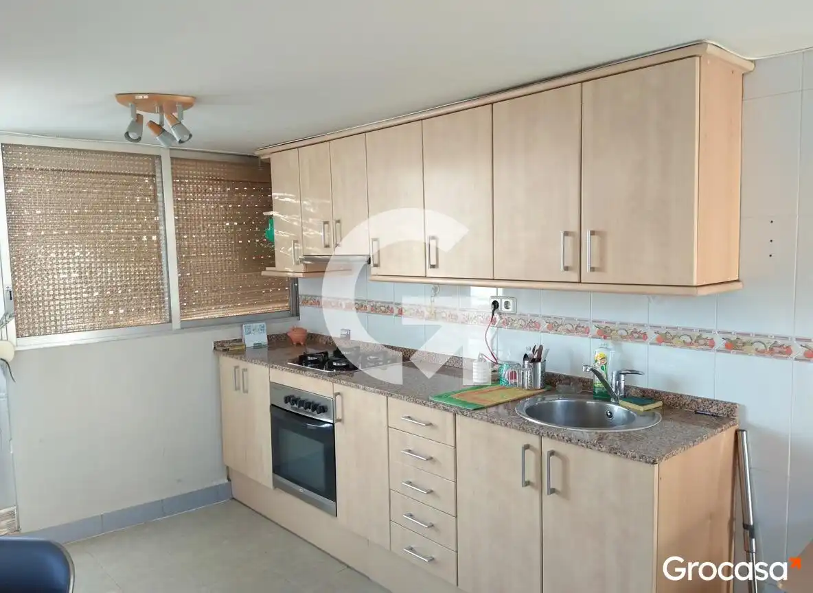 Kitchen of Flat for sale in L'Hospitalet de Llobregat  with Terrace and Oven