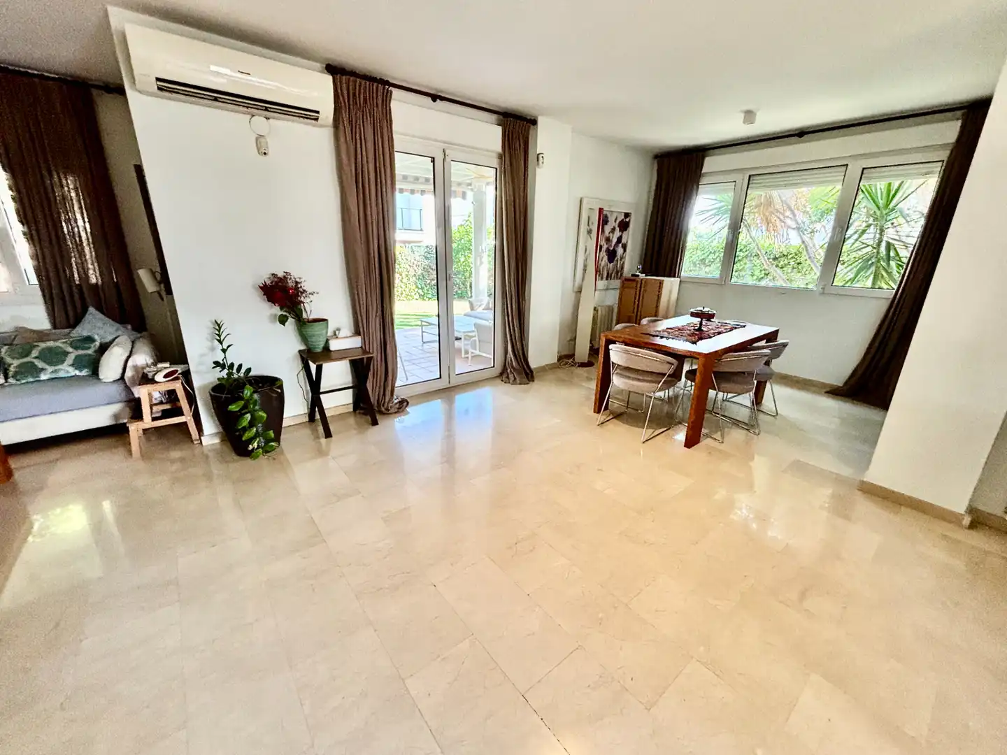 Comedor de Casa adosada en venta en Sant Joan d'Alacant con Aire acondicionado, Calefacción y Jardín privado